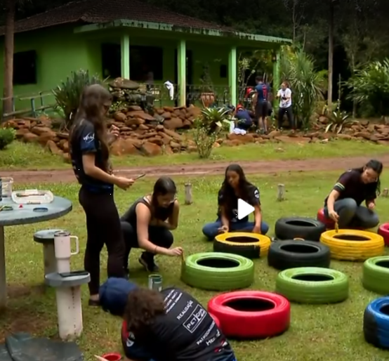 Calouros da UFSCar fazem trote solidário no Horto Florestal em São Carlos