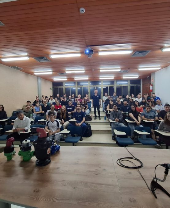 Palestra sobre válvulas e dispositivos de proteção em sistemas de abastecimento de água, proferida pelo Engenheiro Marcelo Mitsuyuki da Bermad