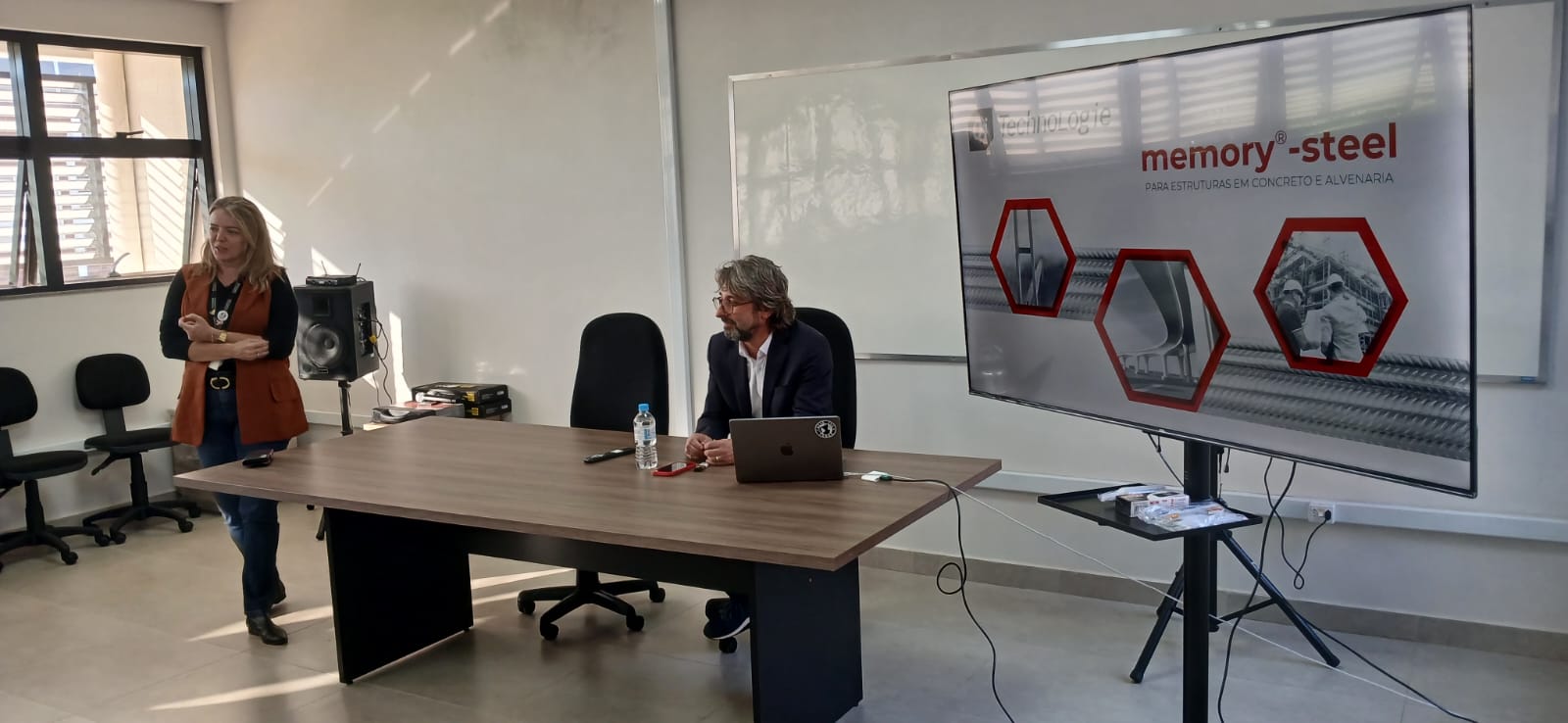 PALESTRA: Reforço de Estruturas com aço com memória.